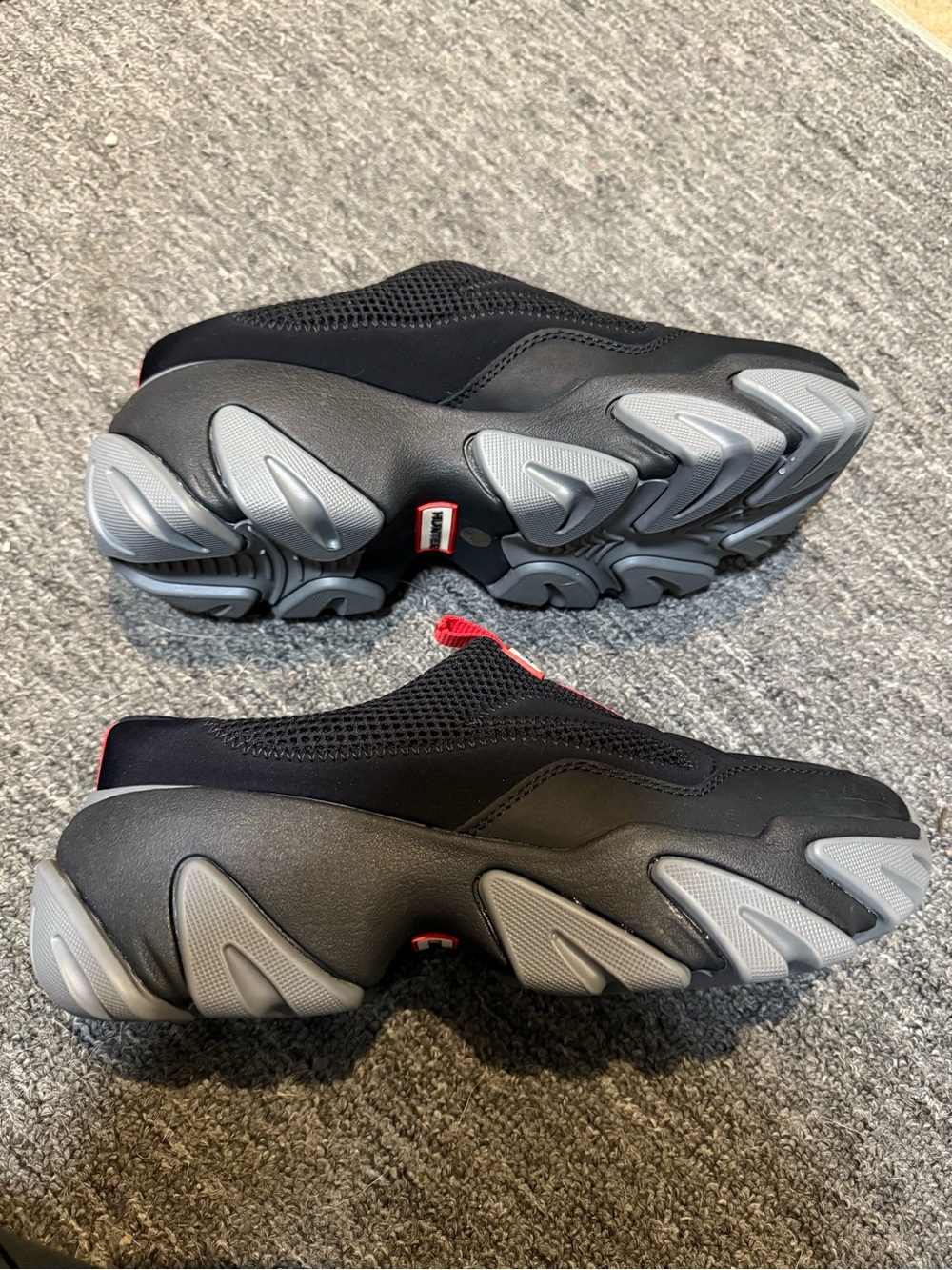 Hunter Men’s Black Slip-On Sneakers with Red Pull Tab and Gray Sole - Picture 7 of 7